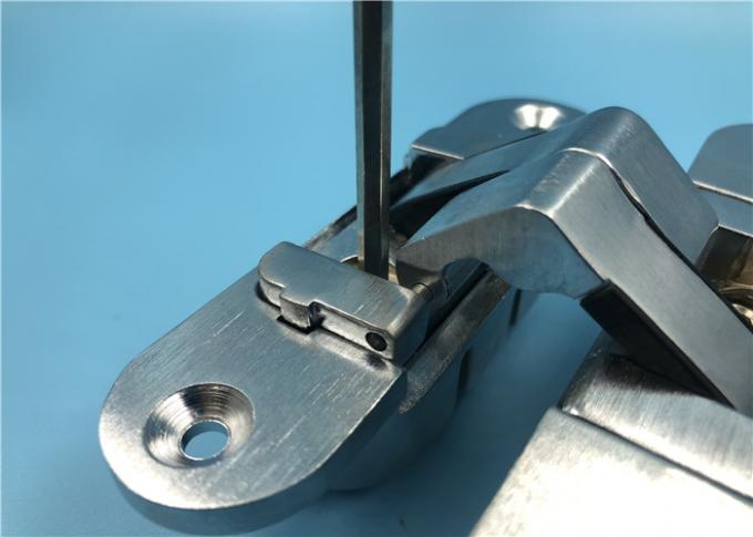 El satén Chrome 3D encubrió las bisagras para la puerta de madera